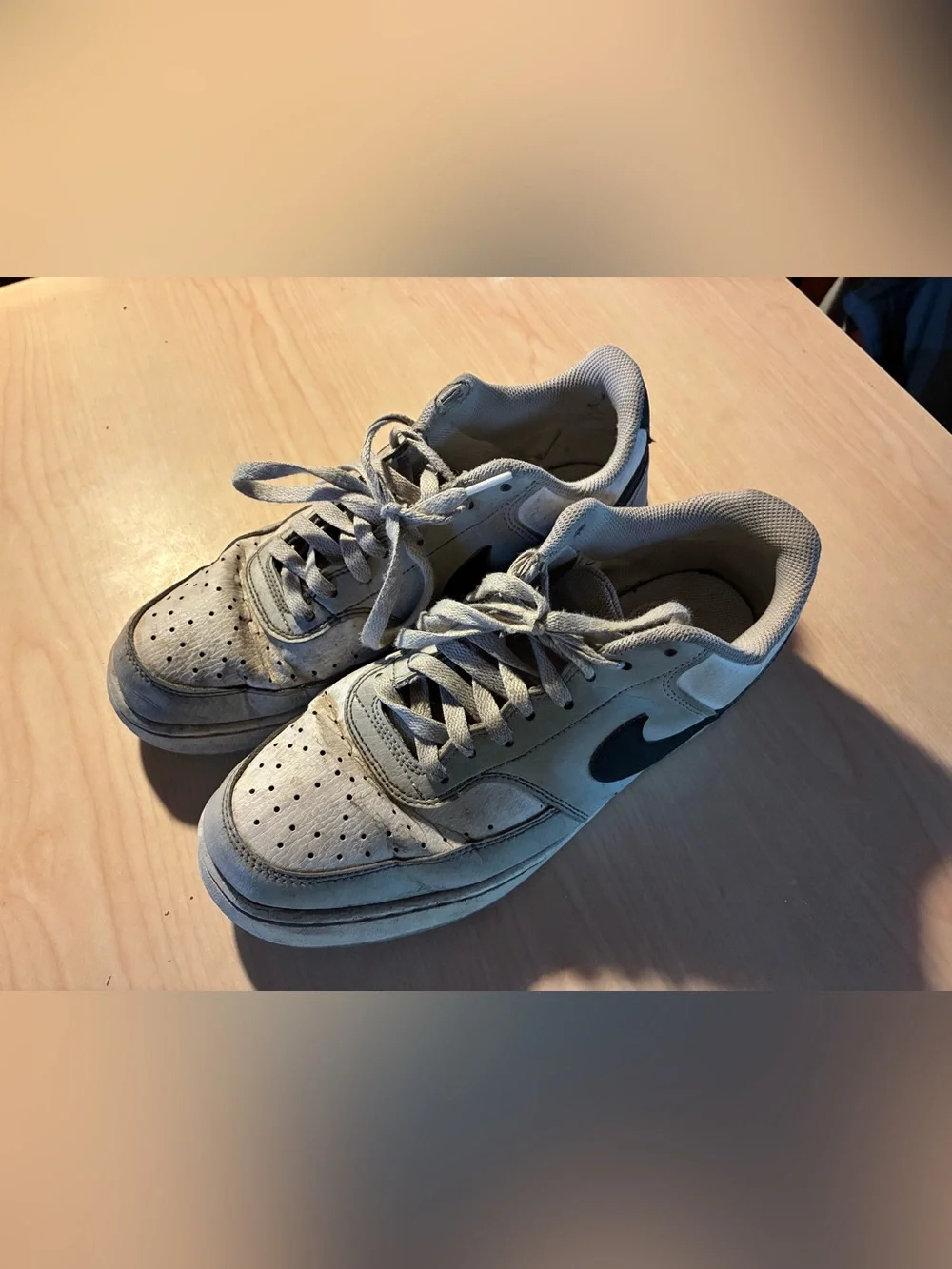 Nike vision low sneakers white grey and black size 10